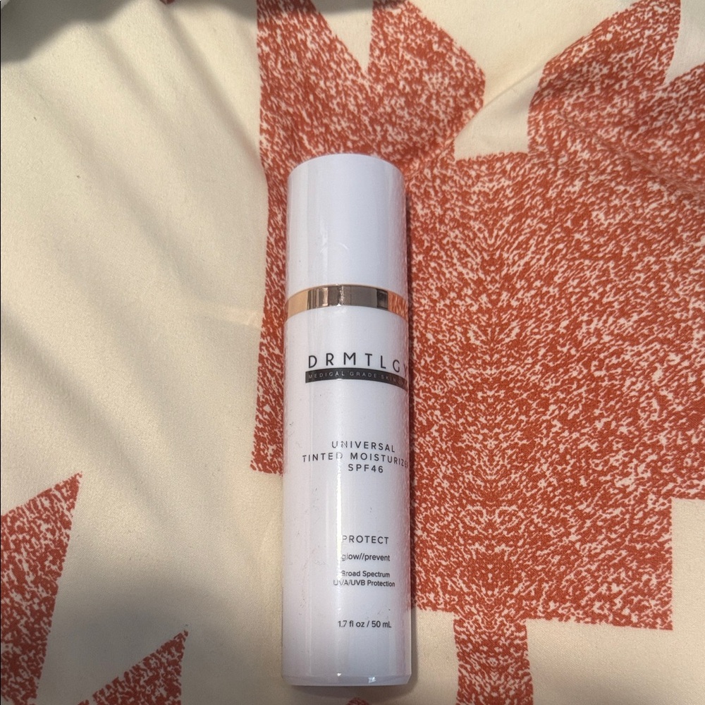 DRMTLGY Universal Tinted Moisturizer SPF 46 - White